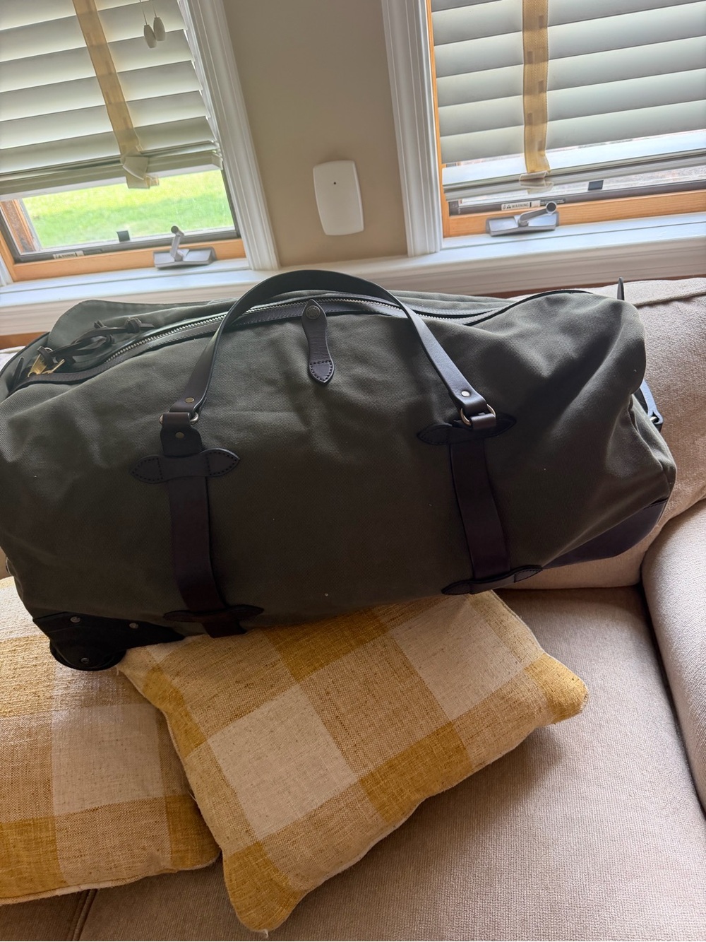 Filson Olive Green Men's Travel rolling Duffel Bag with Leather Straps